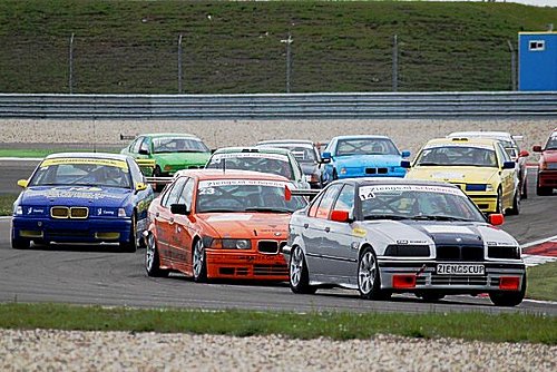 Coureurs BMW Ziengs en BMW 120D Cup staan te popelen